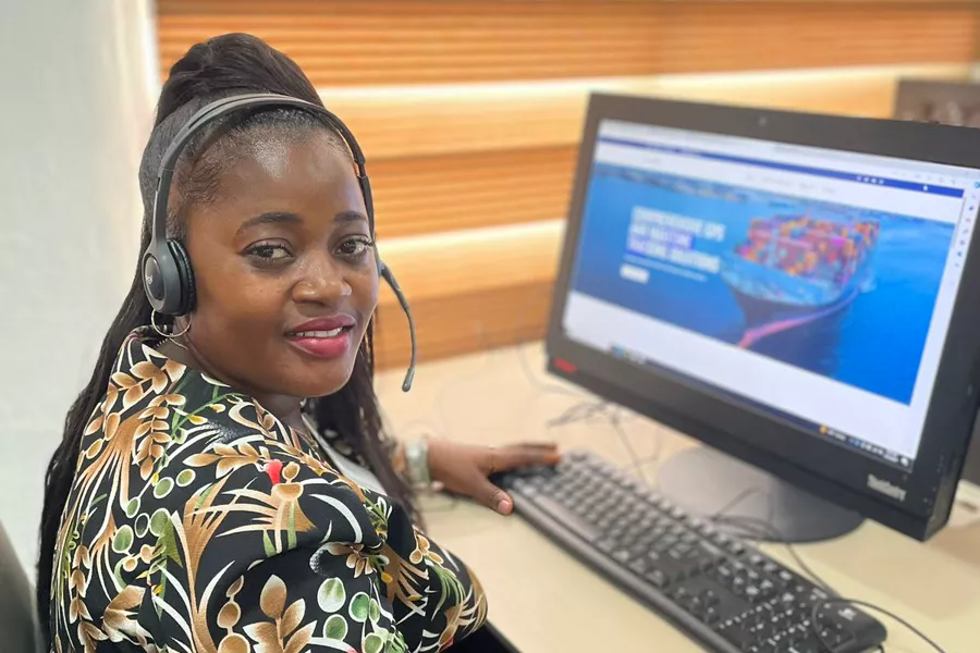 A Kappagee support operator taking a call.
